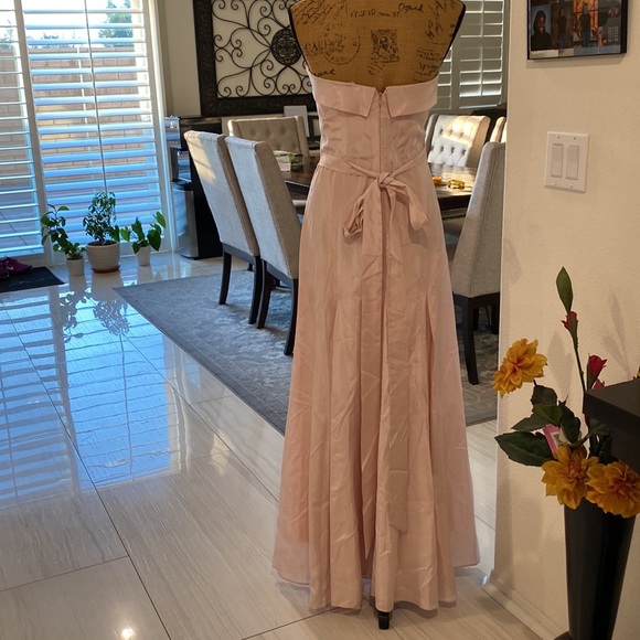 SOLD♦️ Vera Wang qStrapless Bridesmaid Dress with Belt Size 6 - Picture 3 of 5